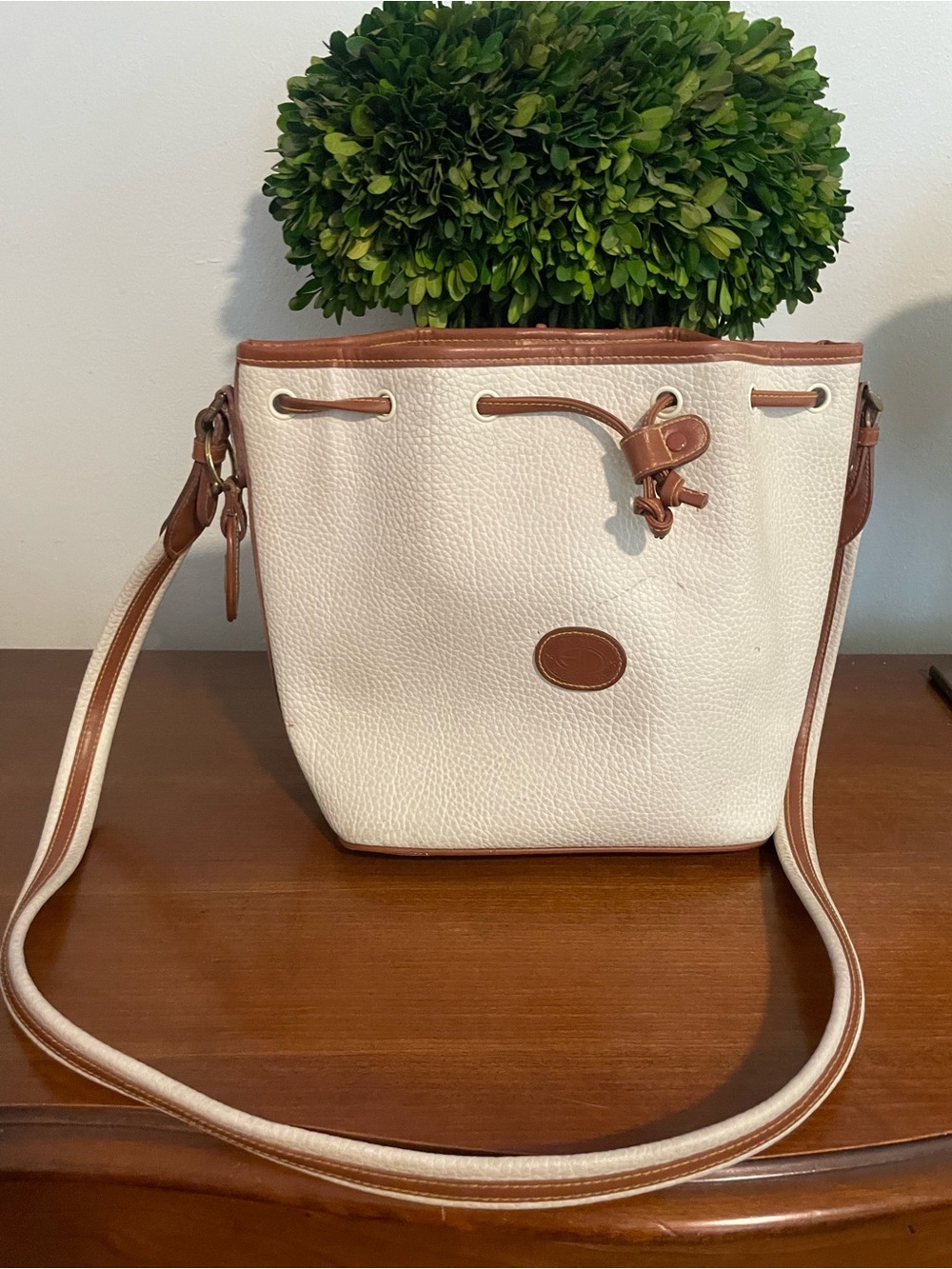 Austin Design 90s Leather Bucket bag